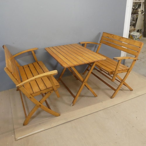 3052 - Herlag - A mid 20th century beech folding garden table with slatted top, length 100cm, height 71cm, ... 