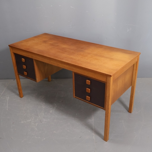 Lot 2025      