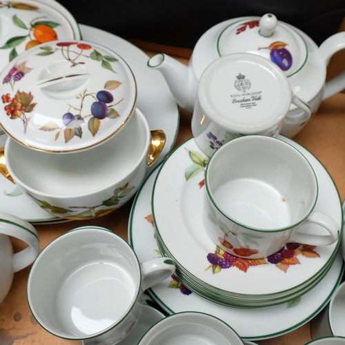 156 - A large quantity of Royal Worcester Evesham Vale pattern tea and dinnerware, including 2 oval 8cm pl... 