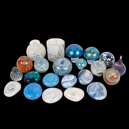 340 - A collection of various glass and lustre finish paperweights, including Isle of Wight, Caithness, et... 