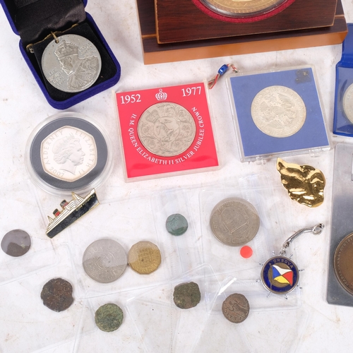 469 - A collection of various cased and loose commemorative coins, including an Elizabeth and Philip 2007 ... 
