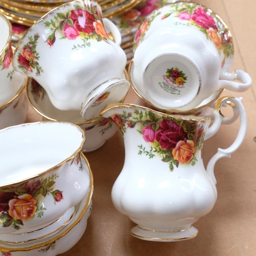 711 - Royal Albert Old Country Roses, a tea service for 6 (lacking teapot)