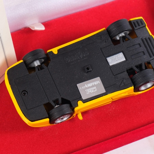 926 - A limited edition Corgi Detail Cars Ferrari F40, Art.1005, in original box with warranty card