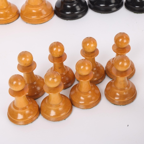 255 - A good quality 19th century Jacques Staunton chess set, weighted boxwood and ebony, in original maho... 