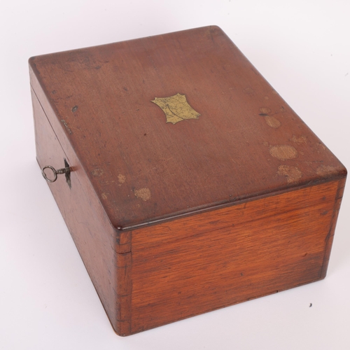 255 - A good quality 19th century Jacques Staunton chess set, weighted boxwood and ebony, in original maho... 