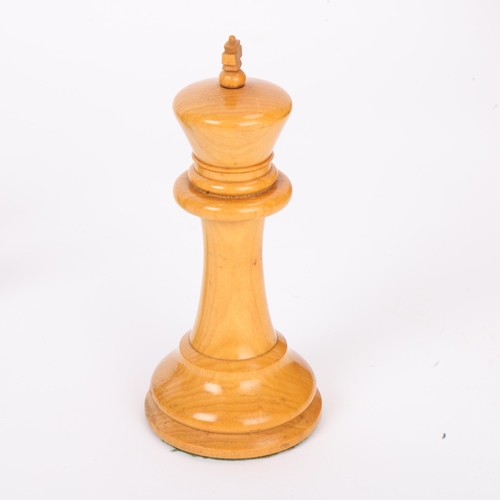 255 - A good quality 19th century Jacques Staunton chess set, weighted boxwood and ebony, in original maho... 
