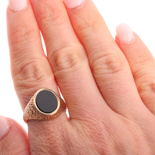 1177 - A Vintage 9ct gold black onyx signet ring, maker VG & Co, Birmingham 1971, set with oval flat-top bl... 