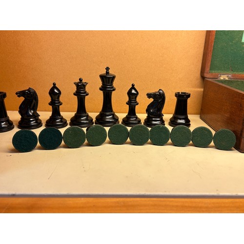 255 - A good quality 19th century Jacques Staunton chess set, weighted boxwood and ebony, in original maho... 