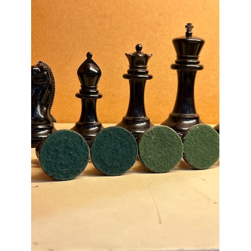 255 - A good quality 19th century Jacques Staunton chess set, weighted boxwood and ebony, in original maho... 