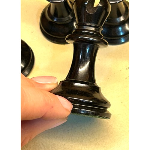 255 - A good quality 19th century Jacques Staunton chess set, weighted boxwood and ebony, in original maho... 