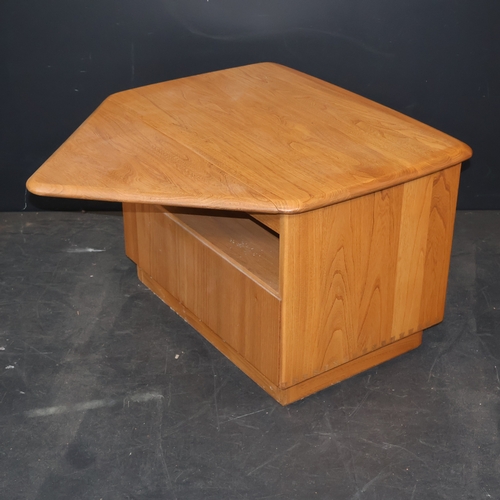 2034 - A vintage Ash Ercol Media stand with extending triangular leaf to back and underside drawer in a lig... 