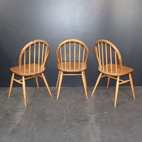 2038 - A set of three Mid Century Ercol Windsor model 370 Dining chairs in solid beech and elm in a blonde ... 