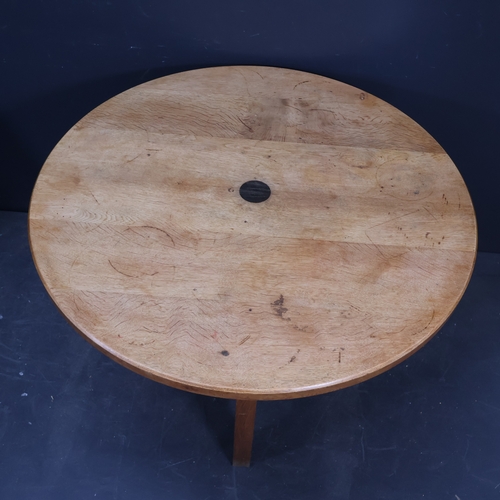 2055 - An Arts and Crafts oak circular dining table with inlaid central ebony disc to the thick top on subt... 