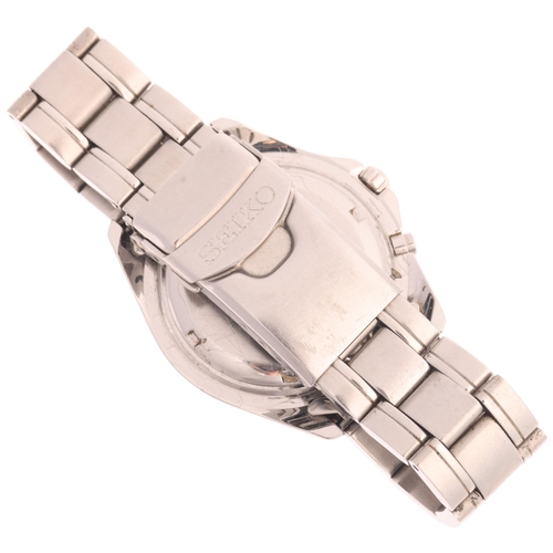 1015 - SEIKO - a stainless steel Kinetic automatic calendar bracelet watch, ref. 5M63-0B90, silvered dial w... 