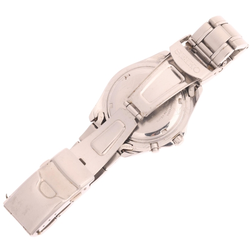 1015 - SEIKO - a stainless steel Kinetic automatic calendar bracelet watch, ref. 5M63-0B90, silvered dial w... 