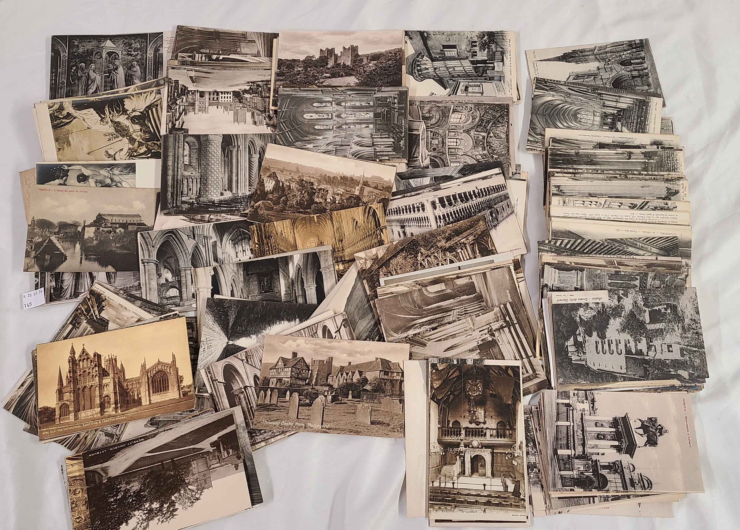A quantity of assorted postcards including named views, numerous ...