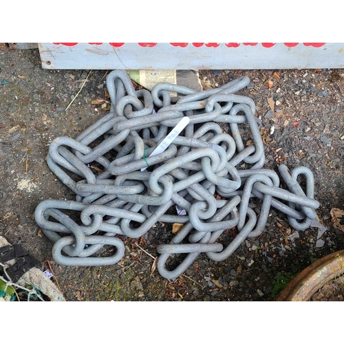 55 - A length of heavy galvanised chain