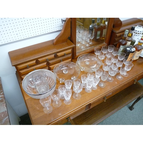 237 - Collection of Edwardian and later Glassware inc. Bowls, Drinking glasses etc