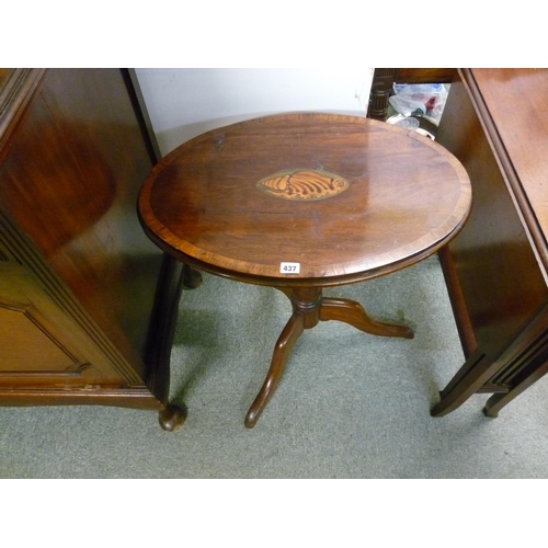 437 - Oval Georgian wine table with inset Shell motif supported on tripod base