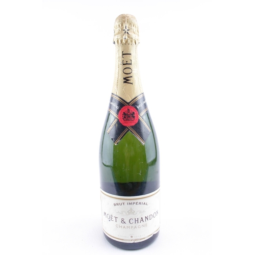 122 - Moet & Chandon Imperial Brut Champagne NV 750ml