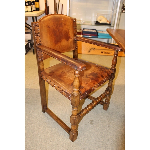 366 - Good Quality Oak Reproduction Draw leaf dining table with a set of 6 Studded Leather Chairs