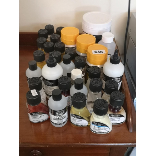 64q - Collection of Artists Acrylic fluid/Primer etc