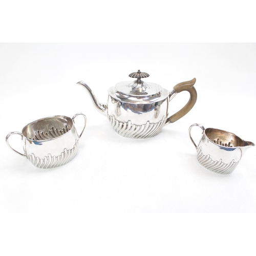 137 - Victorian oval half fluted bachelors tea set of fluted form, London 1886. 496g total weight