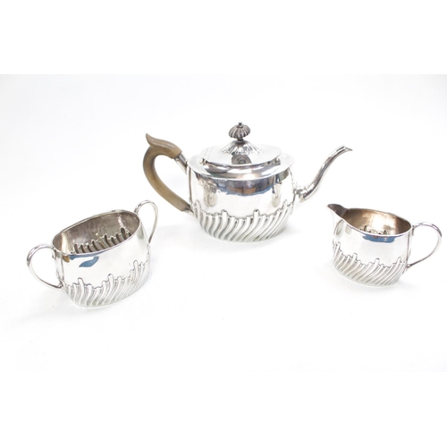 137 - Victorian oval half fluted bachelors tea set of fluted form, London 1886. 496g total weight