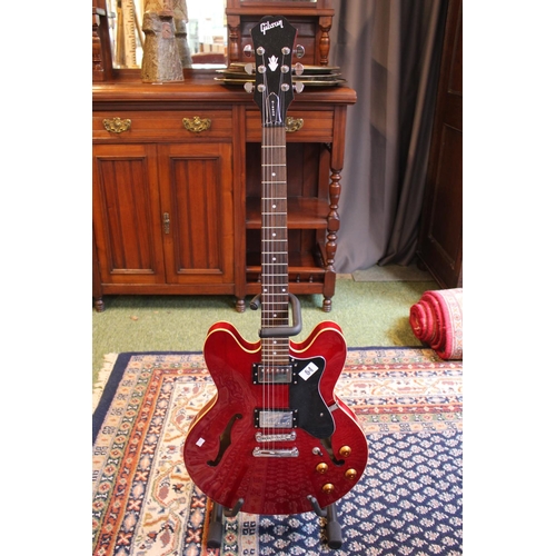 64 - Gibson (Replica) Style Electric Guitar in sleeve