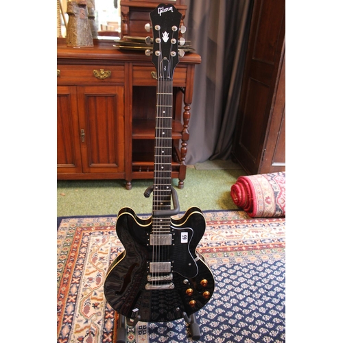 65 - Gibson (Replica) Style Electric Guitar with sleeve