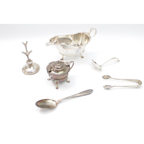 334 - Collection of assorted Silver inc Silver Sauce boat, Cruet etc 205g total weight (excluding liner) (... 