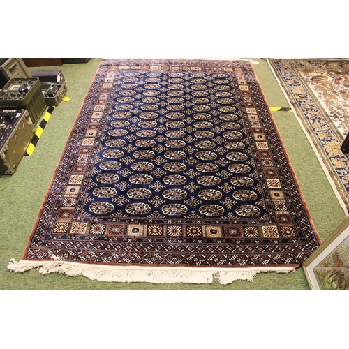 558 - Good Quality Silk Deep Blue Rug with medallion design and tassel ends 227 x 147cm