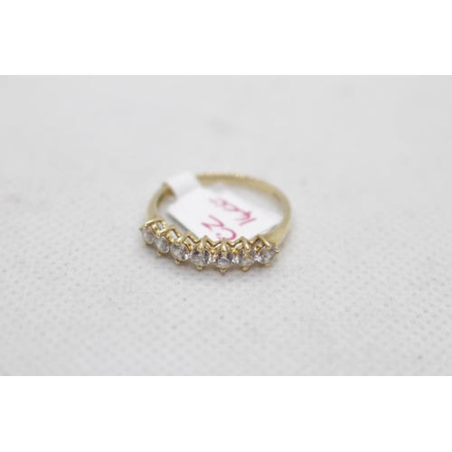 189 - Ladies 9ct Gold CZ set dress ring 2g Size P