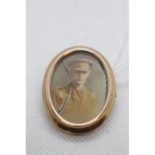 206 - WW1 Oval Yellow metal Sweetheart photographic Brooch