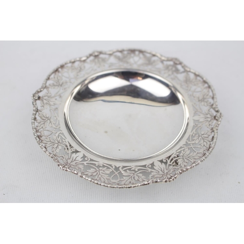 124 - Early 20thC Silver bon-bon dish with pierce border and three feet - 12cm in Diameter - Sheffield 193... 