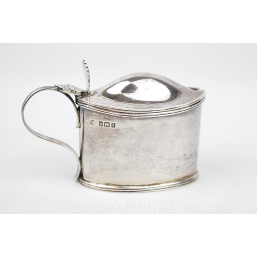 152 - An oval Silver Georgian-style mustard pot with reeded rims, Sheffield 1911. 97g total weight without... 