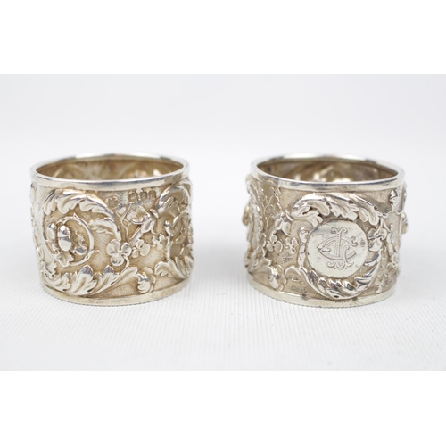 156 - A Good pair of heavy chased silver napkin rings, London 1896 by Edward Barnard & Sons Ltd. 105g tota... 