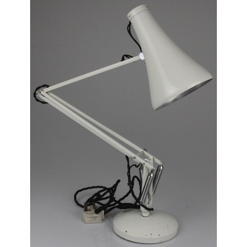 197 - Herbert Terry & Sons Ltd of Redditch vintage anglepoise desk lamp. Good condition, some paint chips ... 