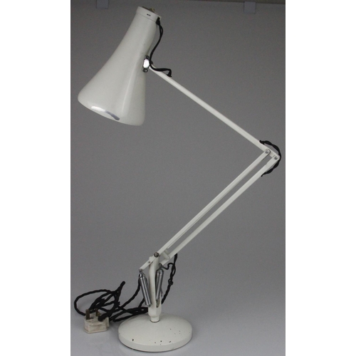 197 - Herbert Terry & Sons Ltd of Redditch vintage anglepoise desk lamp. Good condition, some paint chips ... 