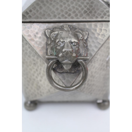 204a - Interesting Reliable Sheffield Pewter Arts & Crafts hammered Biscuit barrel with lion head handles o... 