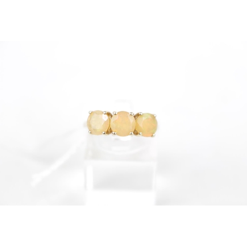 261 - Ladies 9ct Gold Opal ring 2g total weight, Size N