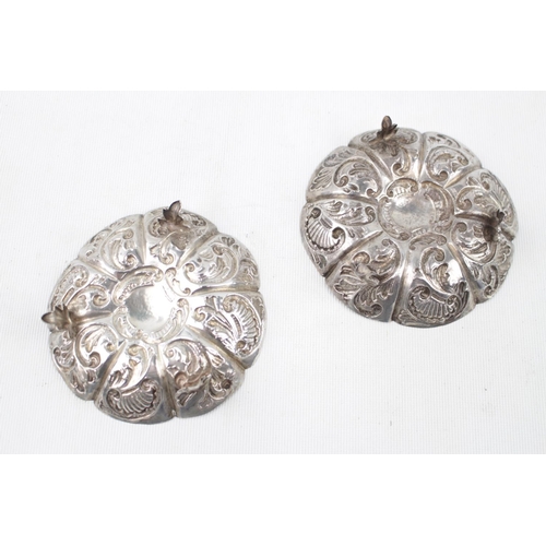 222 - Pair of Silver Foliate embossed continental dishes supported on leaf design feet 61g total weight