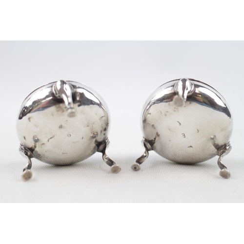 227 - Pair of George III Silver salts on pad feet with blue glass liners 65g total weight