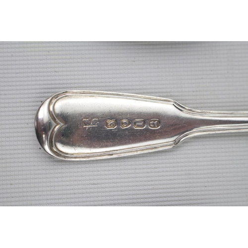 233 - Set of William IV Silver fiddle and thread dessert spoons by William Chawner London 1826. 195g total... 