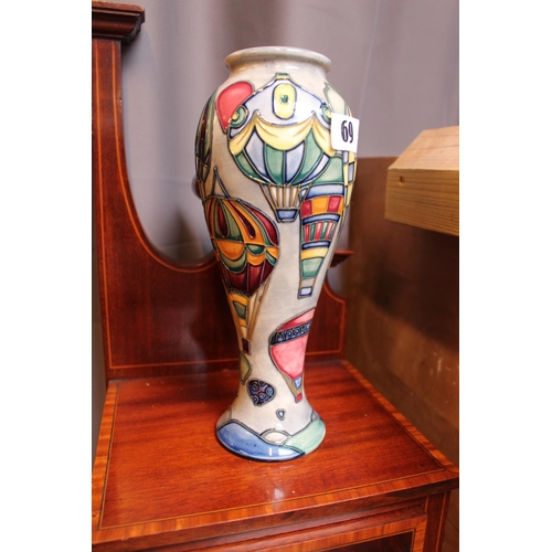 69 - Rare Moorcroft Balloons Vase 1999 - 2001. Designed by Jeanne McDougall (aka the Dark Lady), this lar... 