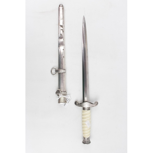 255 - WWII Second World War German Nazi Third Reich standard issue ' Army ' officer's dress dagger. The hi... 