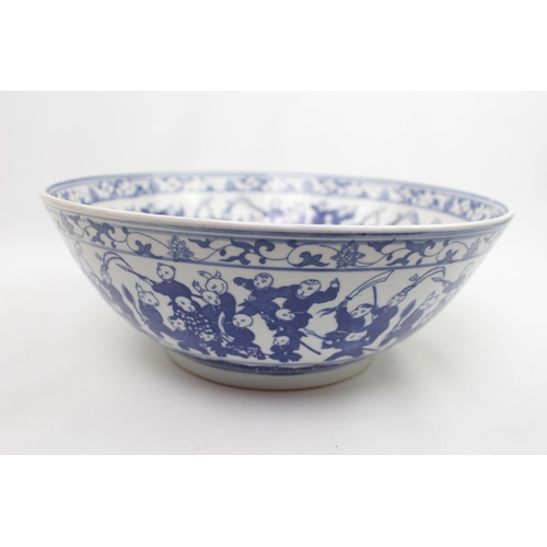 86 - 3 20thC Chinese Bowls to include 6 character marked bowl, Cantonese figural decorated bowl and a Stu... 