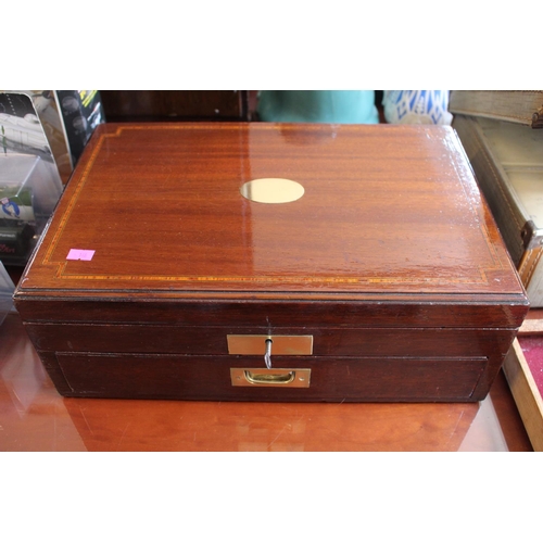 117 - Mahogany baize fitted jewellery case with drawer to base and key