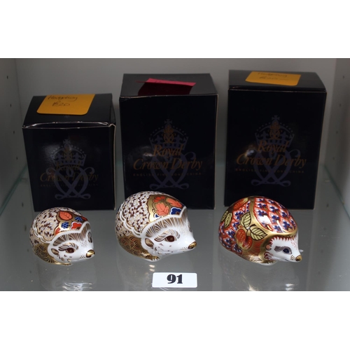 91 - Collection of 3 Royal Crown Derby paperweights to include Hedgehogs with Gold stoppers and boxes