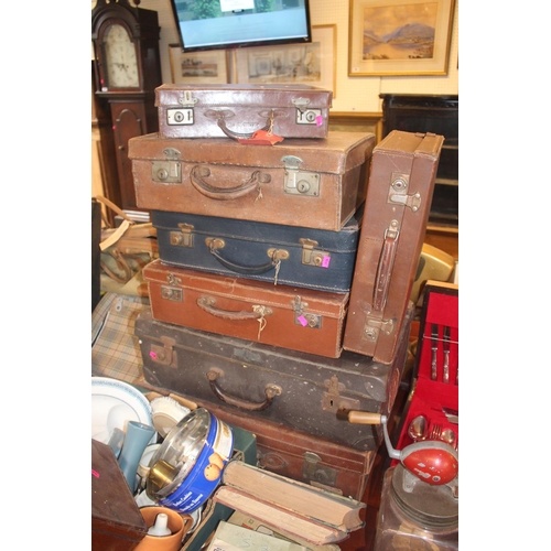 167 - Collection of assorted Vintage cases (7)